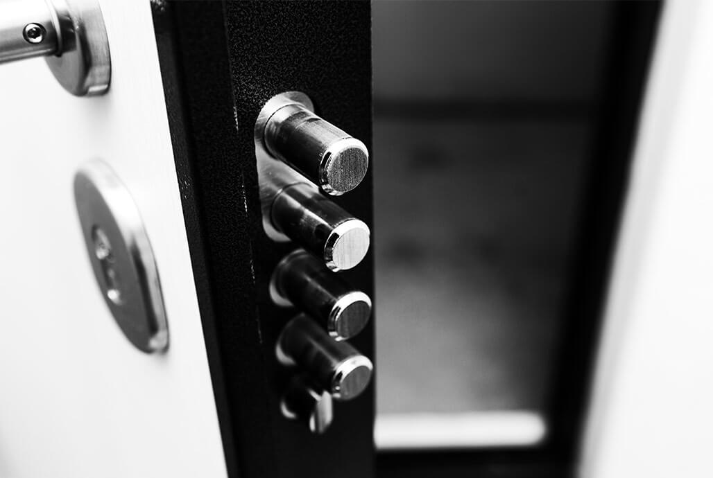 Mecanismo de una cerradura multipunto de una puerta de seguridad